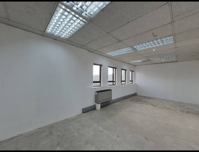 320M² OFFICE TO LET IN HYDE PARK
